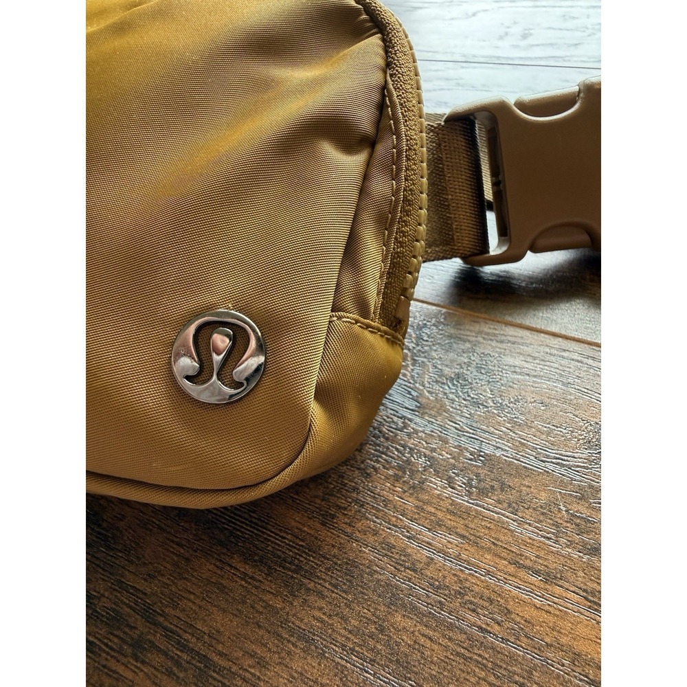 Lululemon Everywhere Belt Bag Burnt Caramel Nylon Crossbody Fanny Pack 1L Brown - Picture 2 of 9